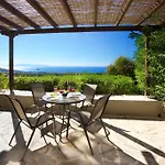 Hotel de apartamente Theodora