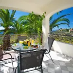 Hotel de apartamente Theodora