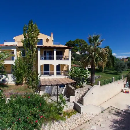 Hotel apartamentowy Theodora